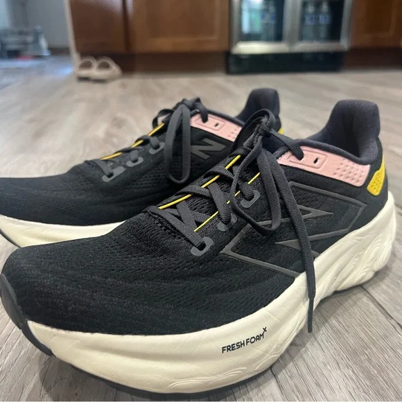 New Balance Women's 1080 size 10 - Picture 3 of 7